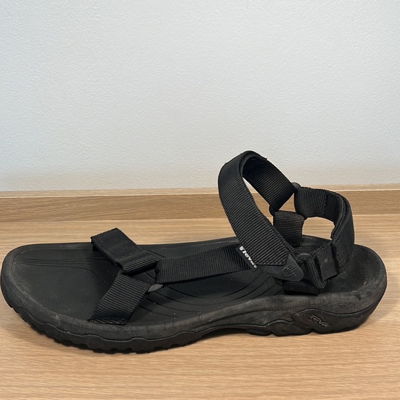 Gently worn Teva black velcro sandals size 13 NO box - Picture 8 of 10